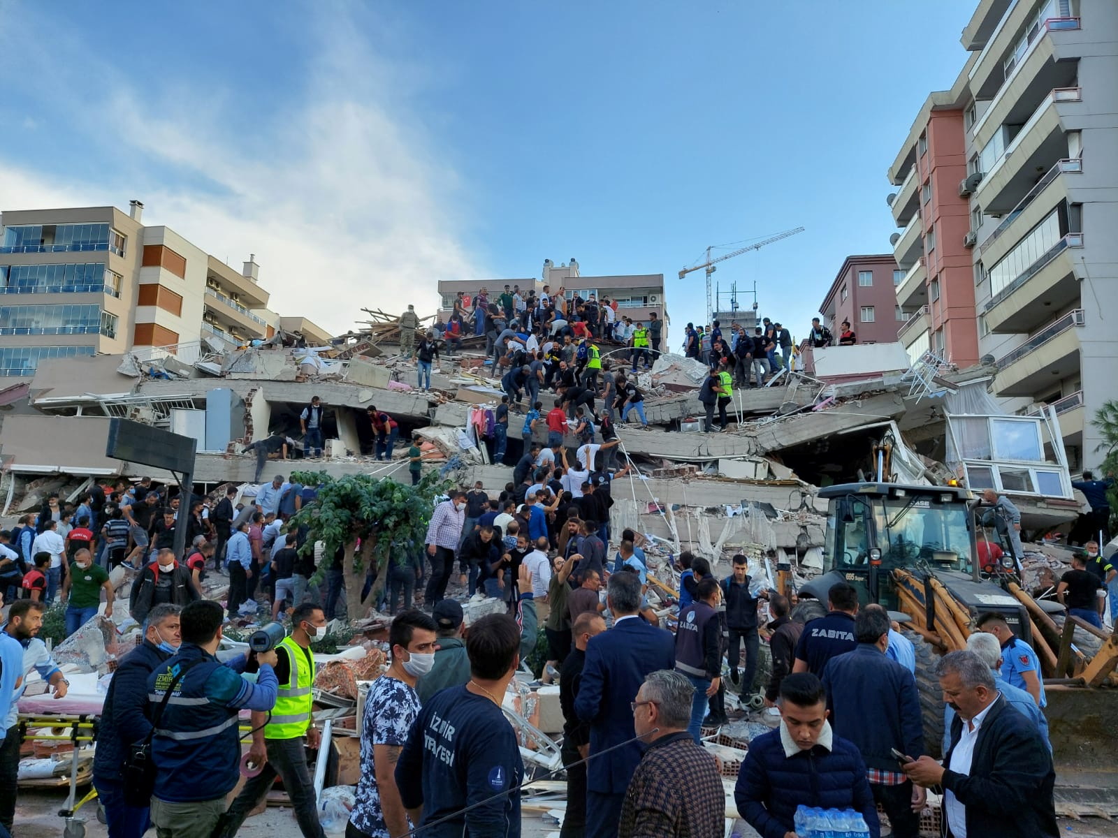 Разрушенное здание в результате землетрясения в Турецком Измире. Фото REUTERS/Tuncay Dersinlioglu/Scanpix/Leta