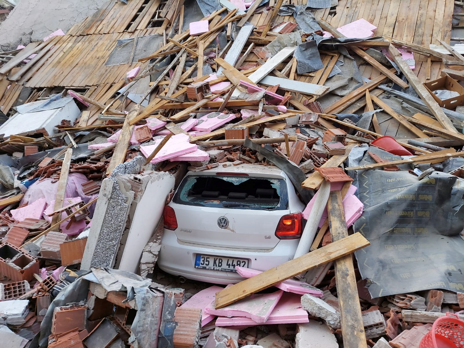 Последствия землетрясения в Измире. Фото REUTERS/Tuncay Dersinlioglu/Scanpix/Leta