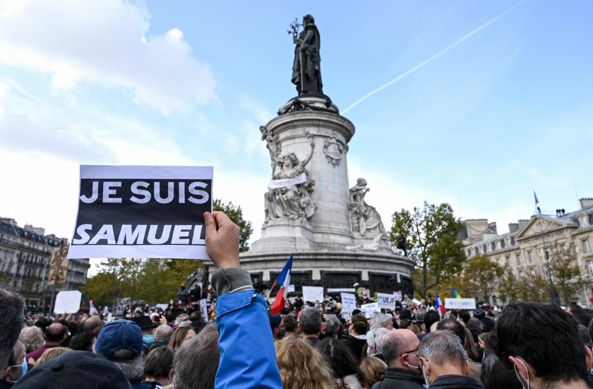 Акция в память об убитом учителе в Париже. Фото BERTRAND GUAY / AFP/Scanpix/Le