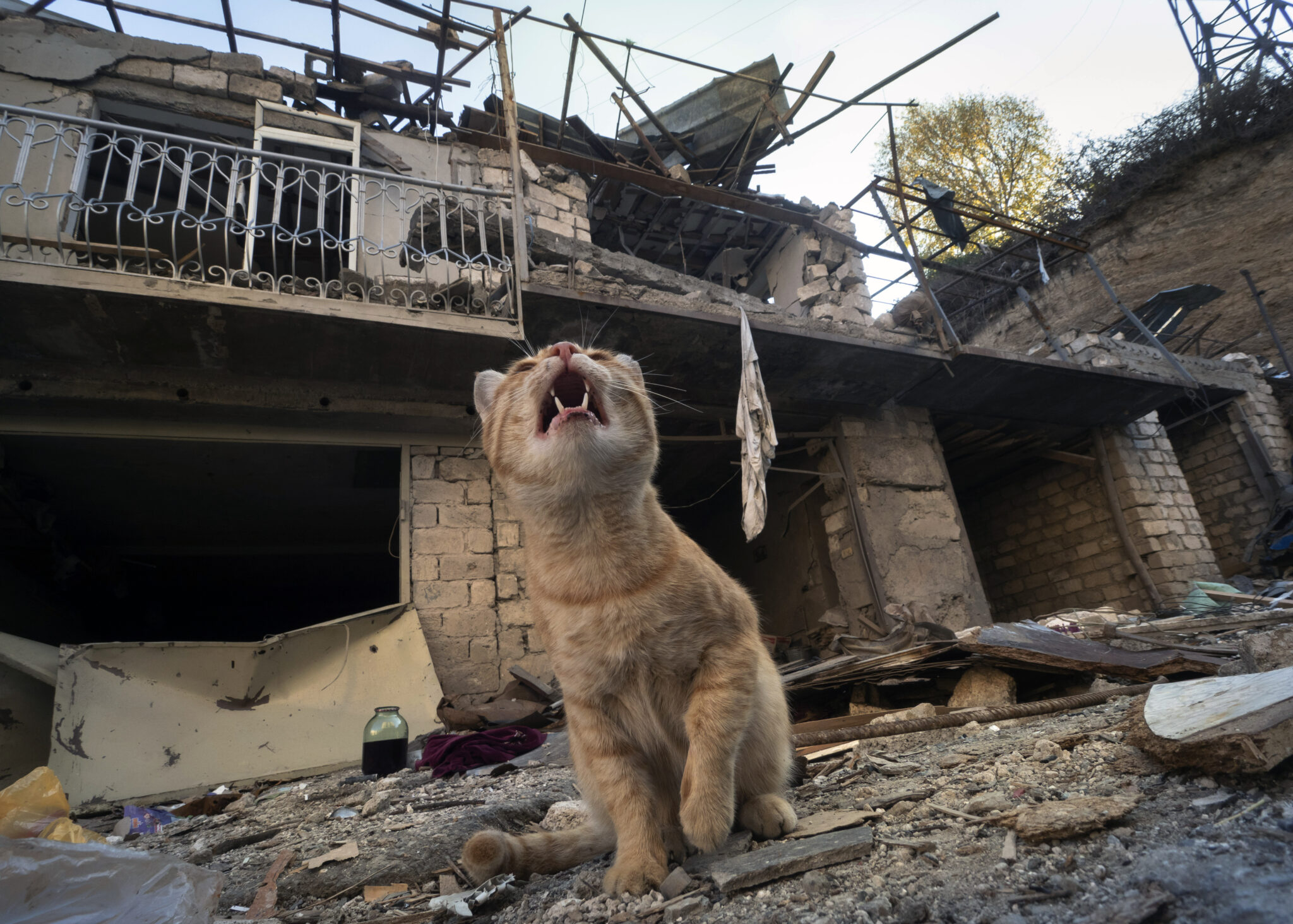 Степанакерт после артиллерийского обстрела азербайджанскими военными. Фото AP Photo/ Scanpix / Leta