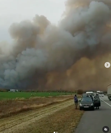 Клубы дыма над местом пожара в Рязанской области. Скриншот видео Instagram @podslushano_ryazan