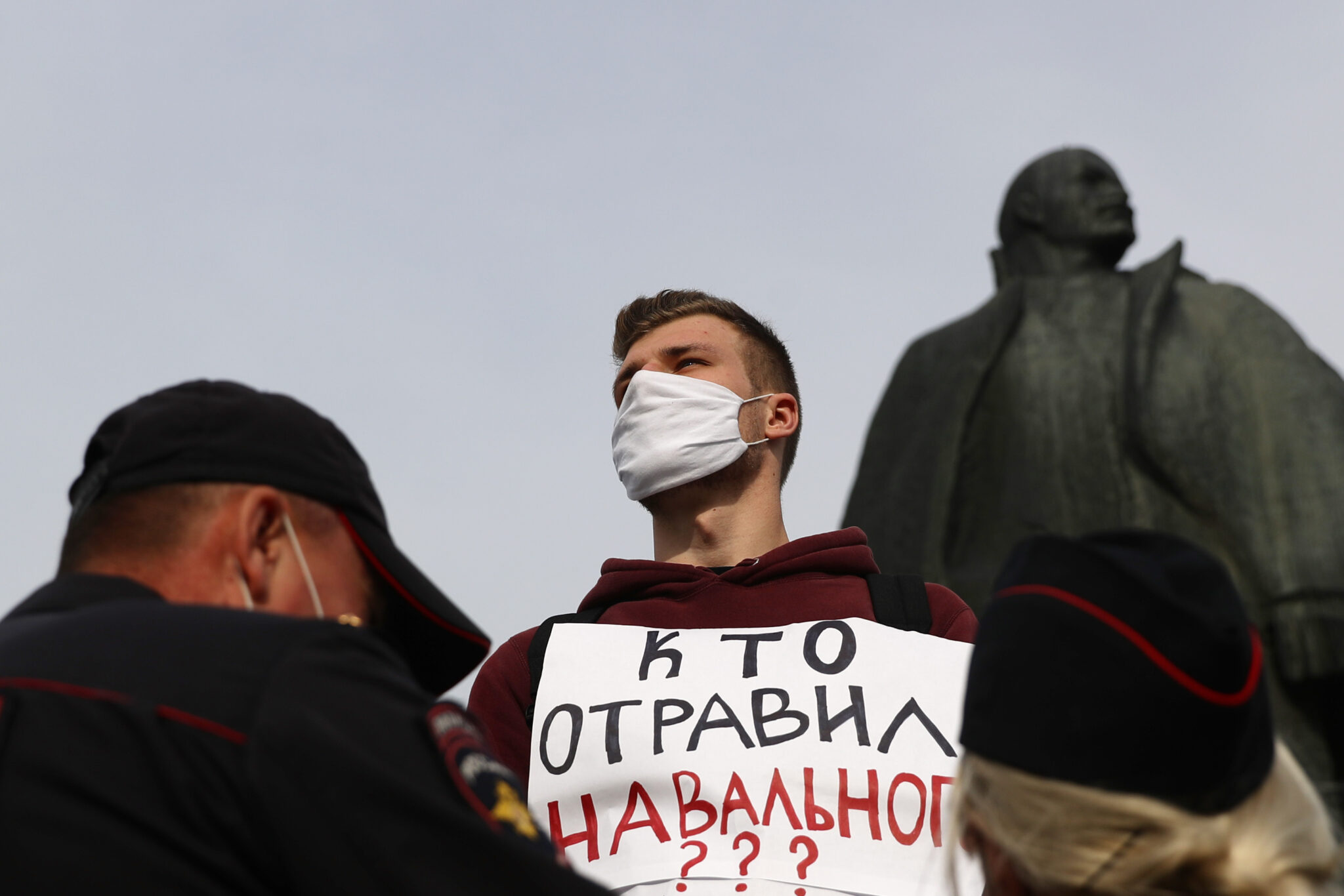 Пикет на следующий день после госпитализации Навального. Фото  Kirill Kukhmar/TASS/ Scanpix/Leta