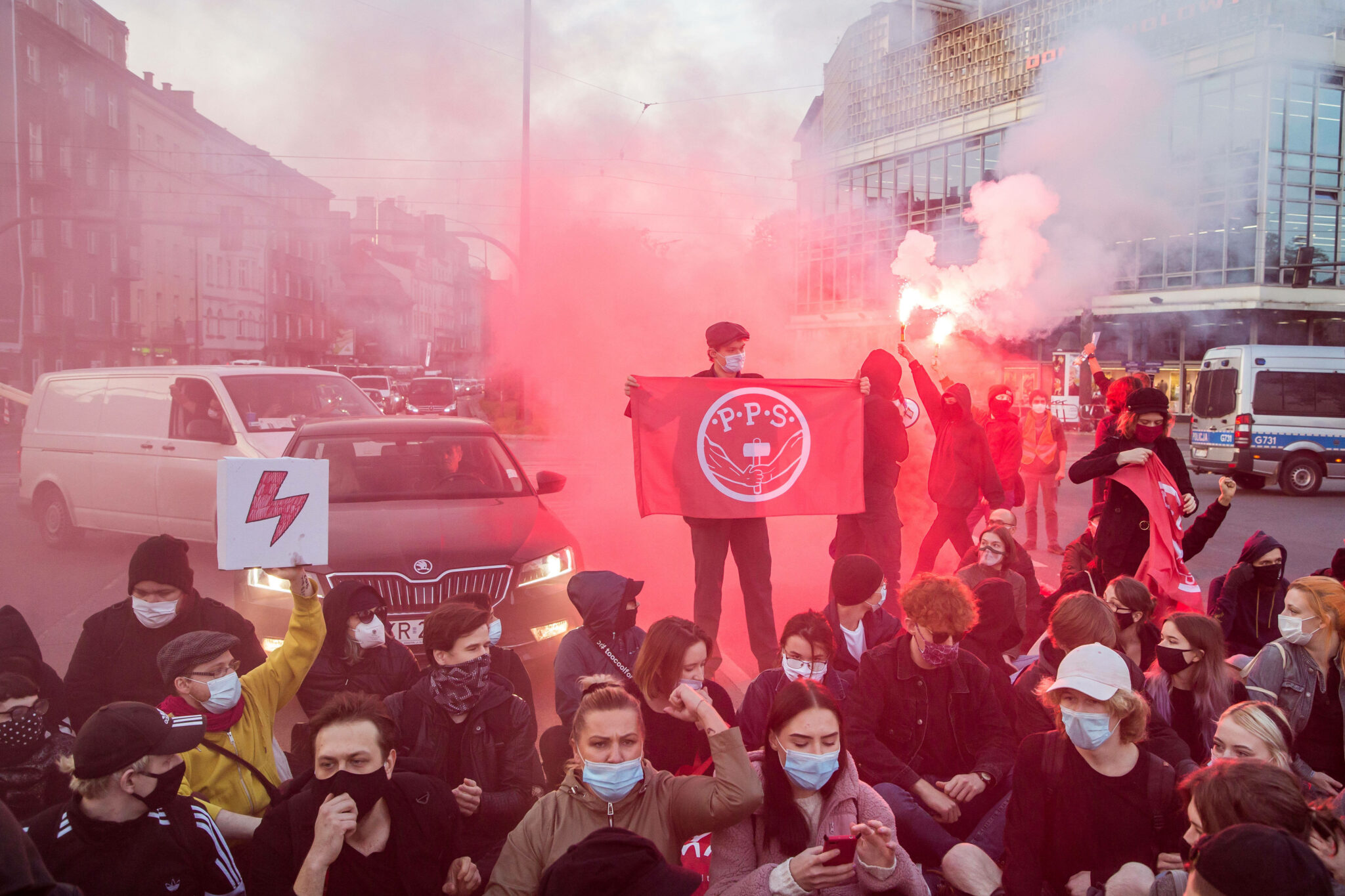 Протестующие перекрыли движение в Кракове. Фото JAKUB GRUCA / FOKUSMEDIA.COM.PL / NEWSPIX.PL/Scanpix/Leta