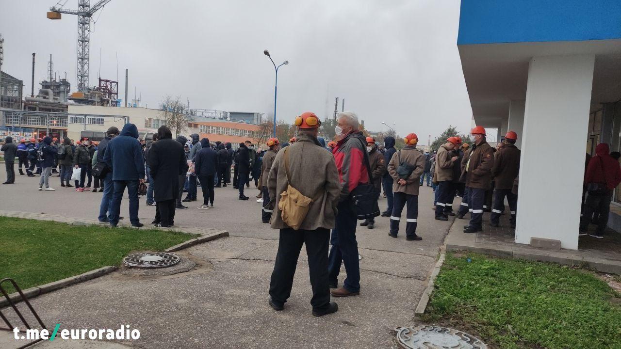 Участники забастовки возле «Гродно Азот». Фото  Telegram-канал Euroradio