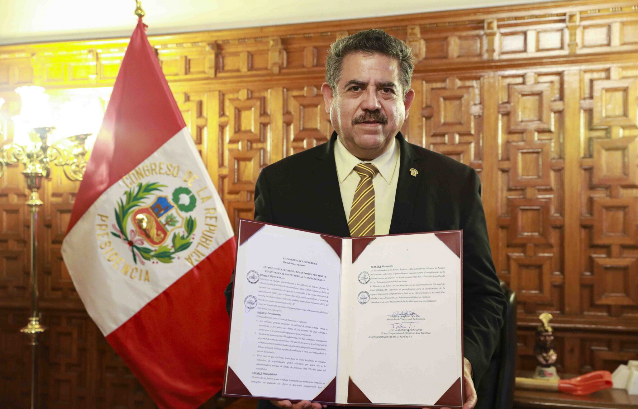 Мануэль Мерино де Лама при вступлении в должность президента Перу. Фото EPA/CONGRESS OF PERU/Scanpix/LETA
