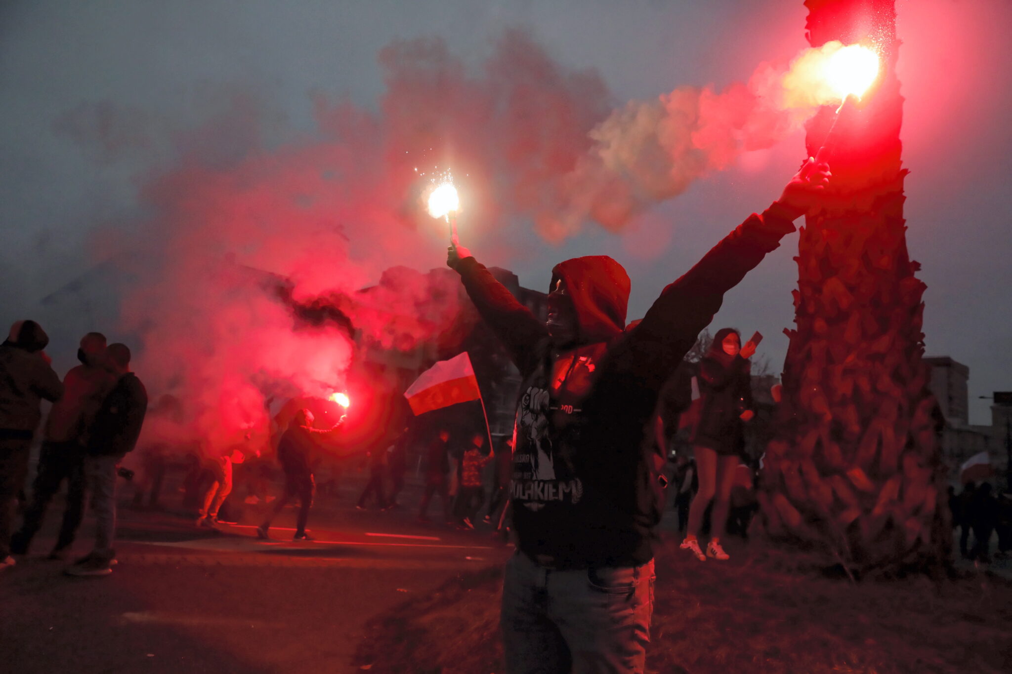 Традиционный марш националистов по случаю Дня независимости в Варшаве. Фото EPA/TOMASZ GZELL/Scanpix/Leta