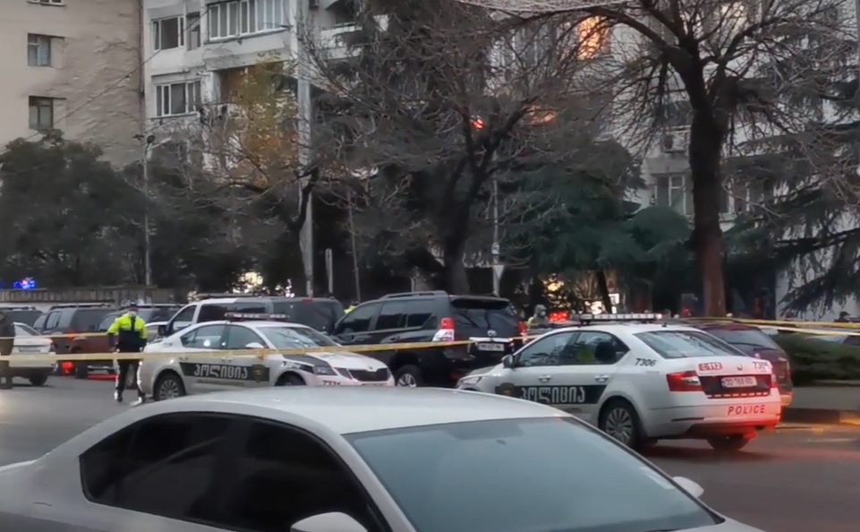 Захват заложников в Тбилиси. Кадр видеоролика на Youtube-канале Sputnik Грузия