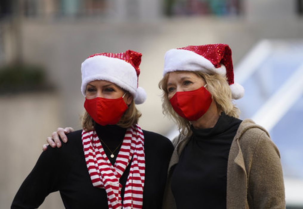 Жители Нью-Йорка в масках из-за пандемии коронавируса. Фото Xinhua via ZUMA Press / Scanpix / Leta