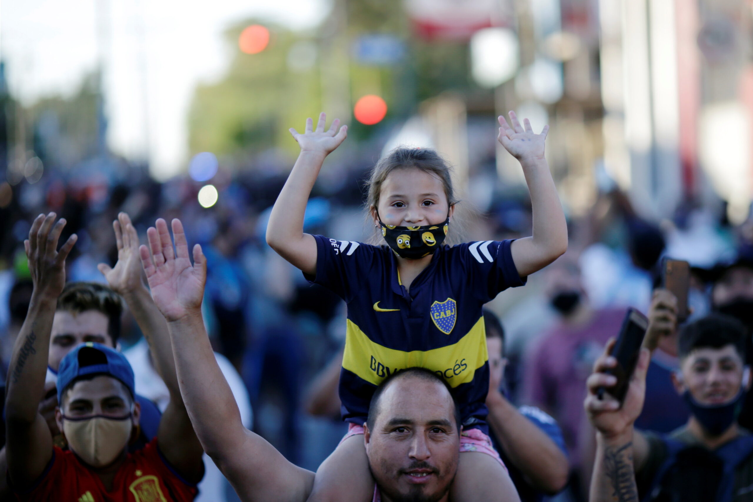 На церемонию прощания с Марадоной приводили даже детей. Фото REUTERS/Ueslei Marcelino/Scanpix/Leta