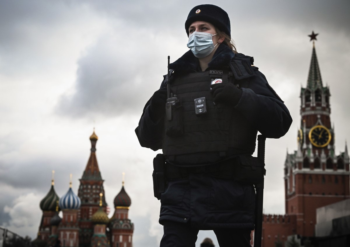 Сотрудница российской полиции, Москва. Фото Alexander NEMENOV/AFP/Scanpix/Leta