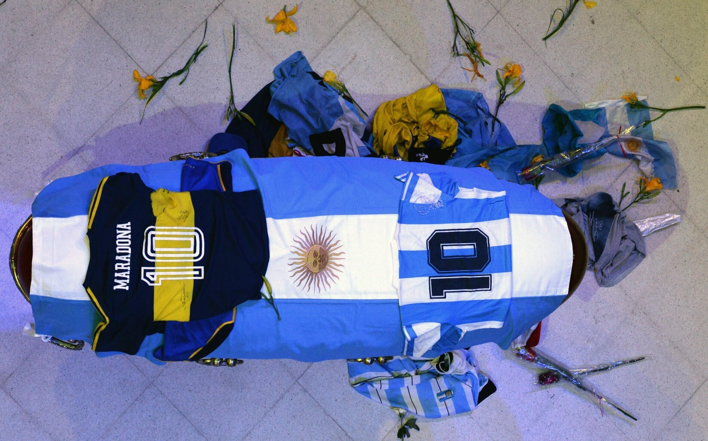 Гроб с телом Марадоны в президентском дворце. Фото Argentina's Presidency via AP/Scanpix/Leta