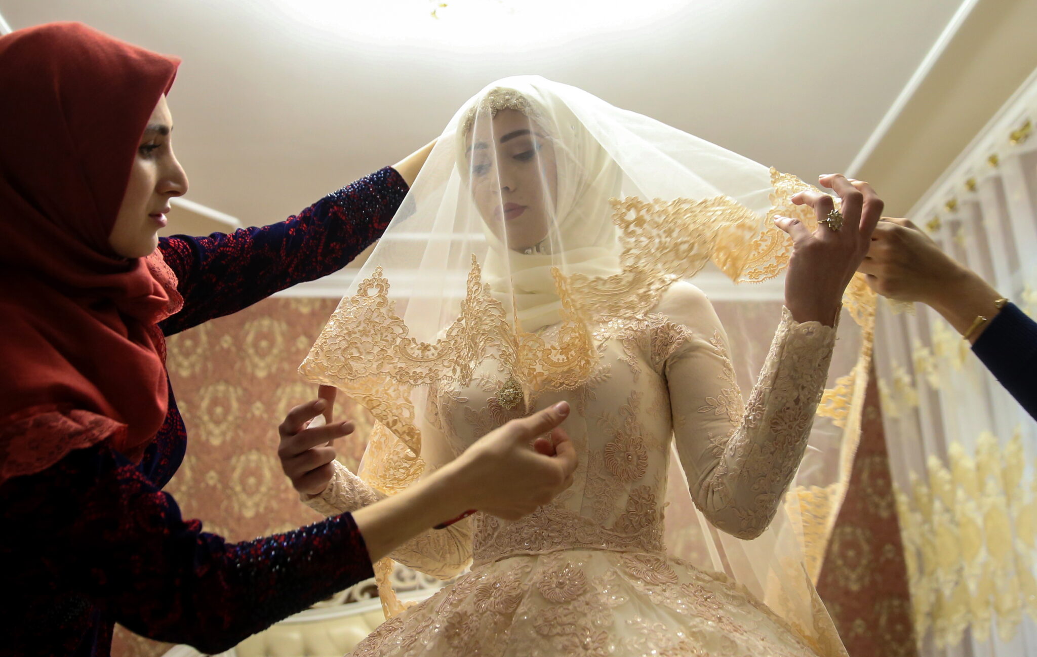 Приготовления невесты перед свадьбой в Чечне. Фото Valery Sharifulin / TASS / Scanpix / Leta
