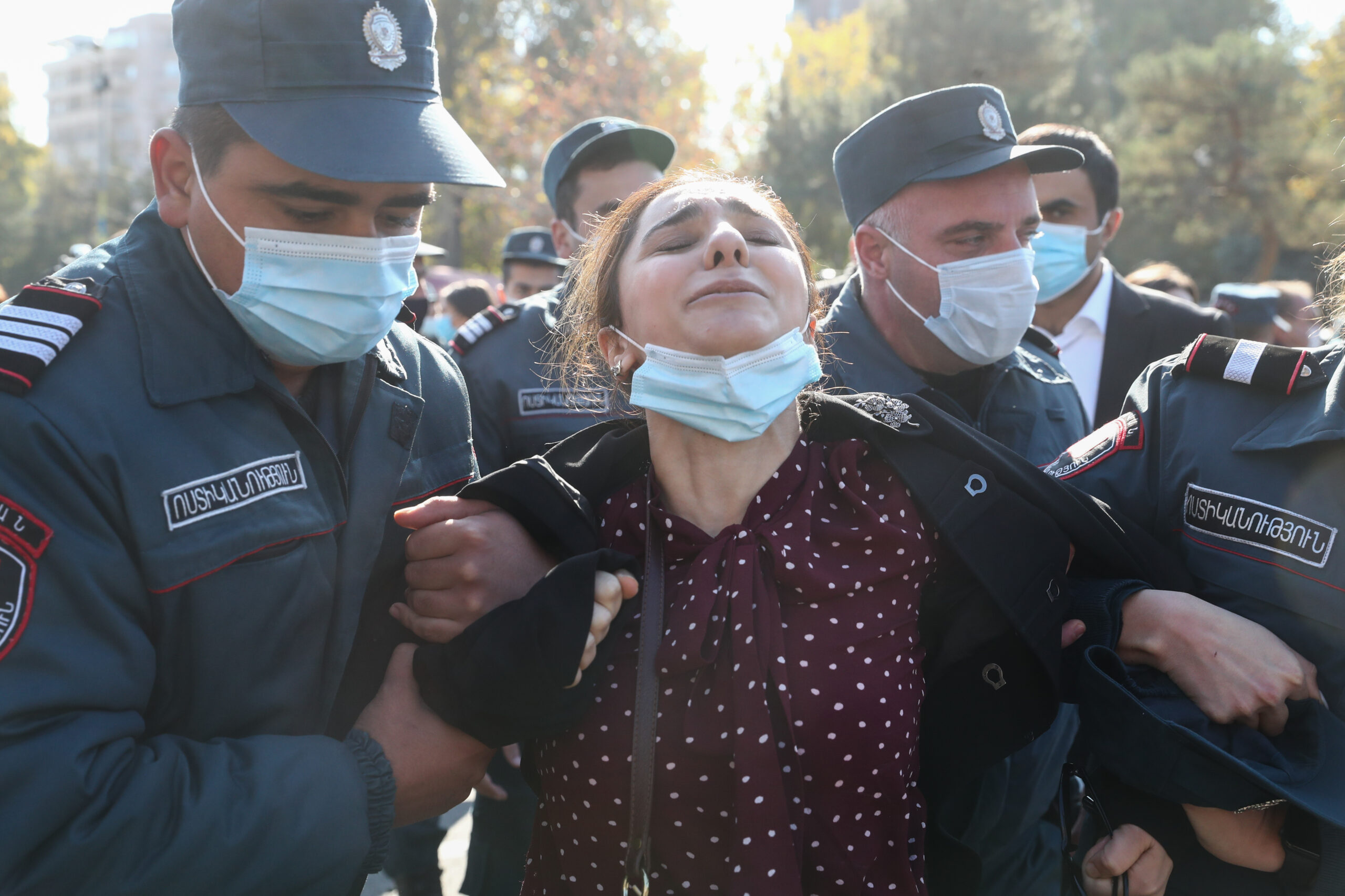 Задержания на акции протеста в Ереване 11 ноября. Фото Stanislav Krasilnikov/TASS/scanpix/Leta