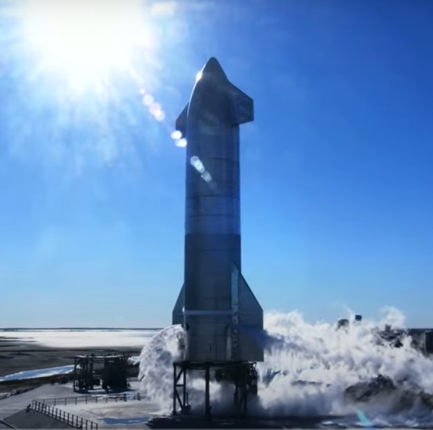 Прототип космического корабля Starship SN8 американской компании SpaceX. Кадр видеотрансляции в Youtube-канале компании.