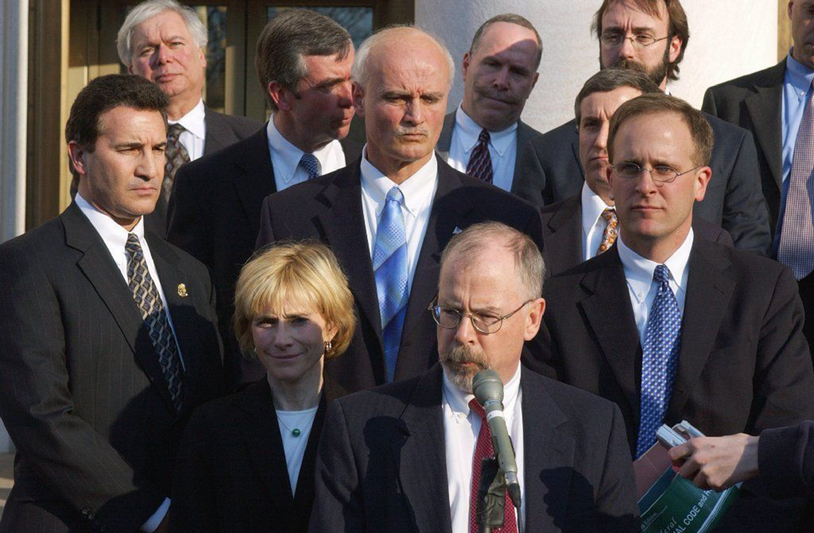 Прокурором США Джон Дарем (в центре на первом плане). Фото ZUMAPRESS / SCANPIX / LETA