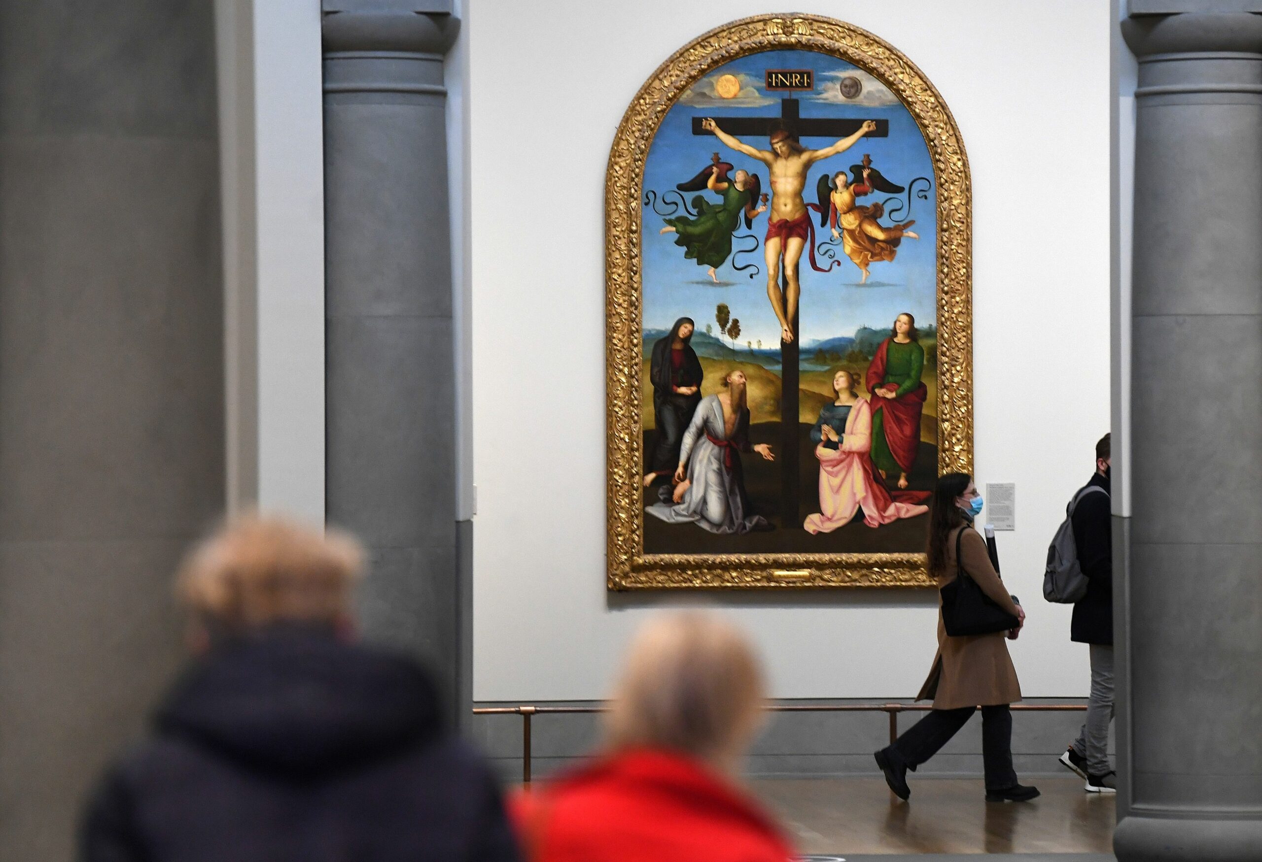 Распятие с Девой Марией, святыми и ангелами Рафаэля. Фото AFP / Scanpix / Leta