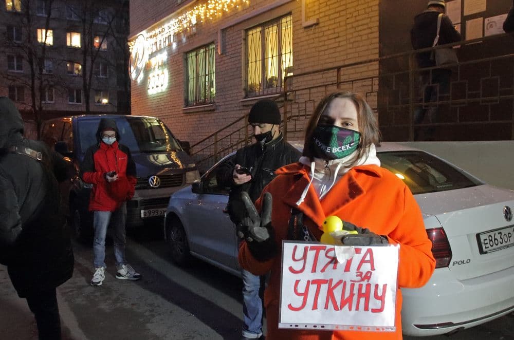 Сторонники мунициального депутата Уткиной на пикете в ее защиту. Фото с личной страницы Уткиной в Facebook