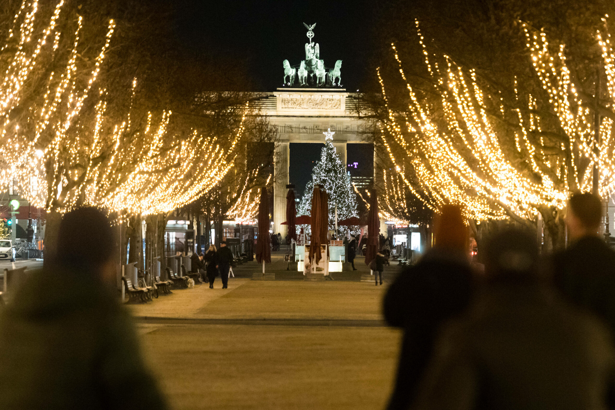 Рождественская иллюминация в Берлине. Фото imago images/Christian Spicker/Scanpix/Leta
