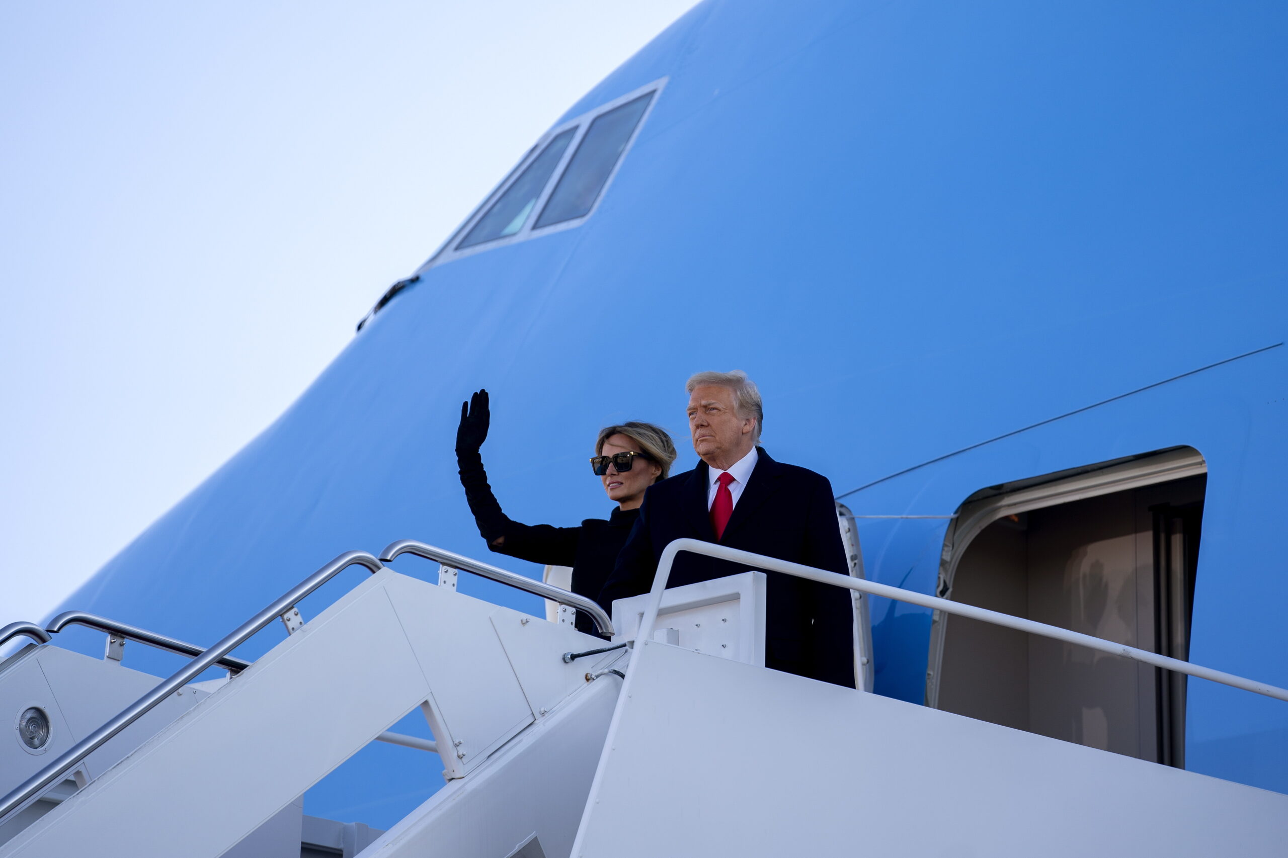 Трамп с супругой перед вылетом во Флориду. Фото EPA/STEFANI REYNOLDS/ POOL/Scanpix/Leta
