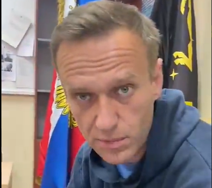 Алексей Навальный во время суда в  отделе полиции. Фото Киры Ярмыш
