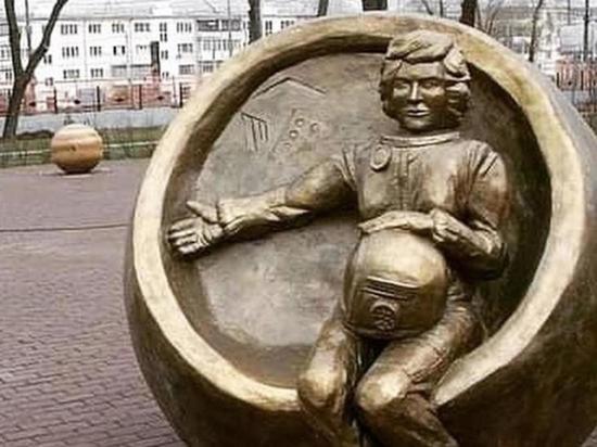 Памятник Валентины Терешковой, Челябинск. Фото: instagram.com/katyarozhdest

