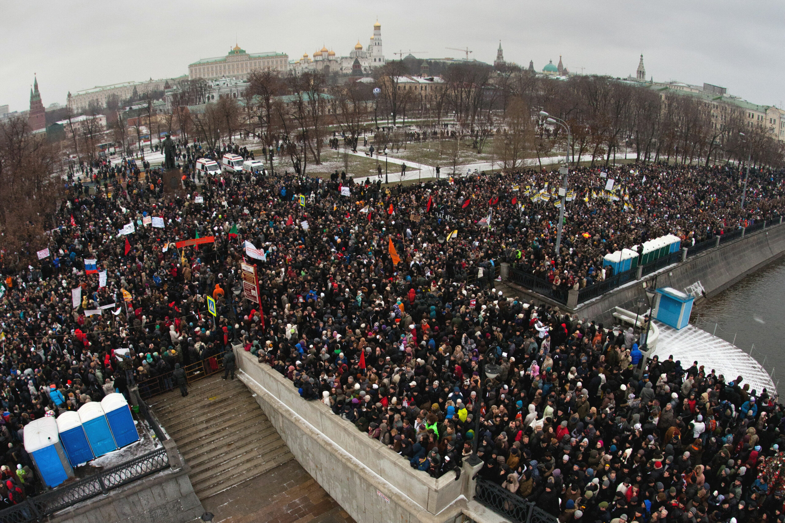 Несанкционированный митинг на Болотной площади в Москве 10 декабря 2011 года. Фото AFP PHOTO / RIDUS/ DMITRY CHISTOPRUDOV/Scanpix/Leta