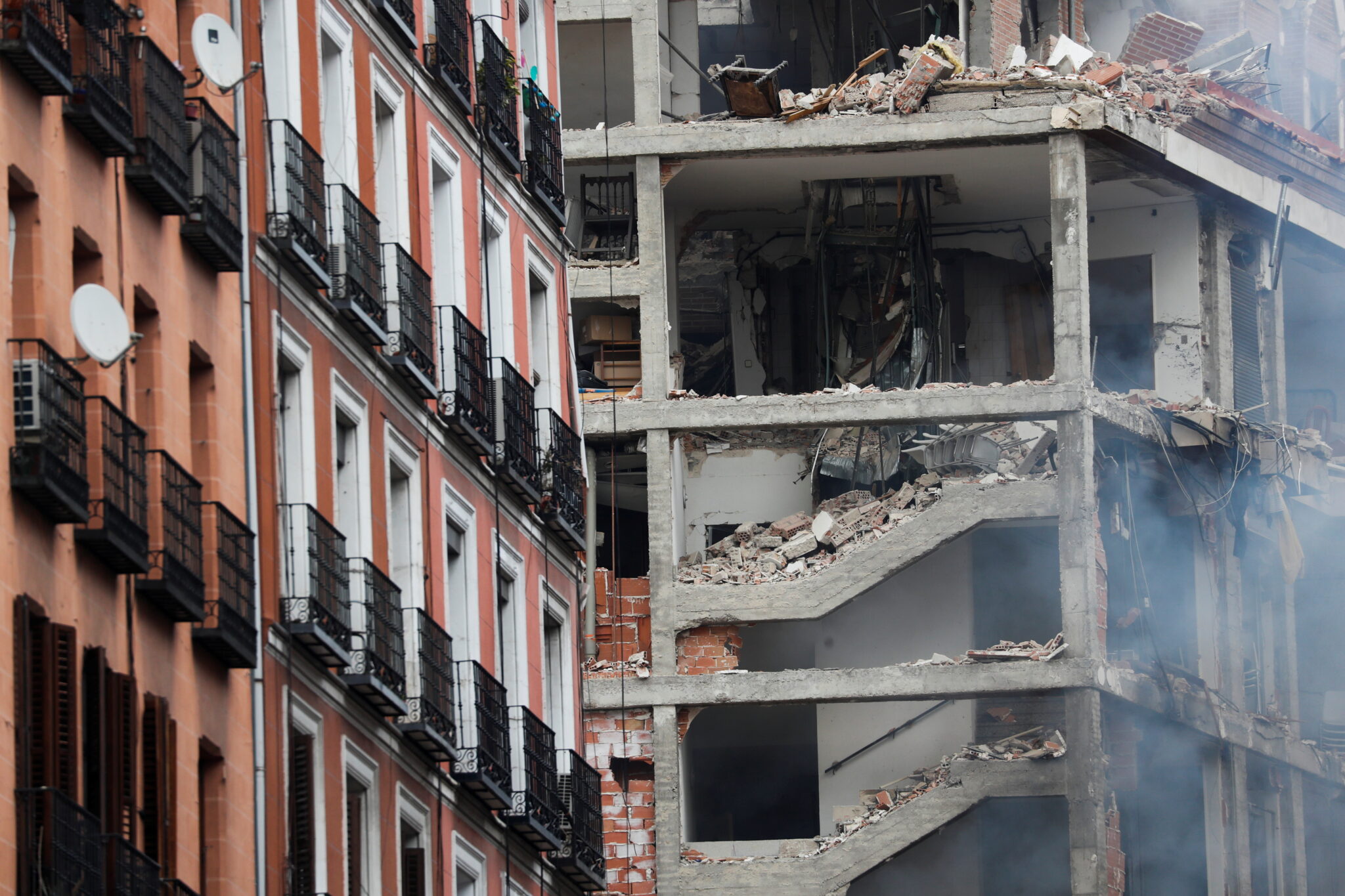 Пострадавшее от взрыва здание в Мадриде. Фото REUTERS/Susana Vera/Scanpix/Leta