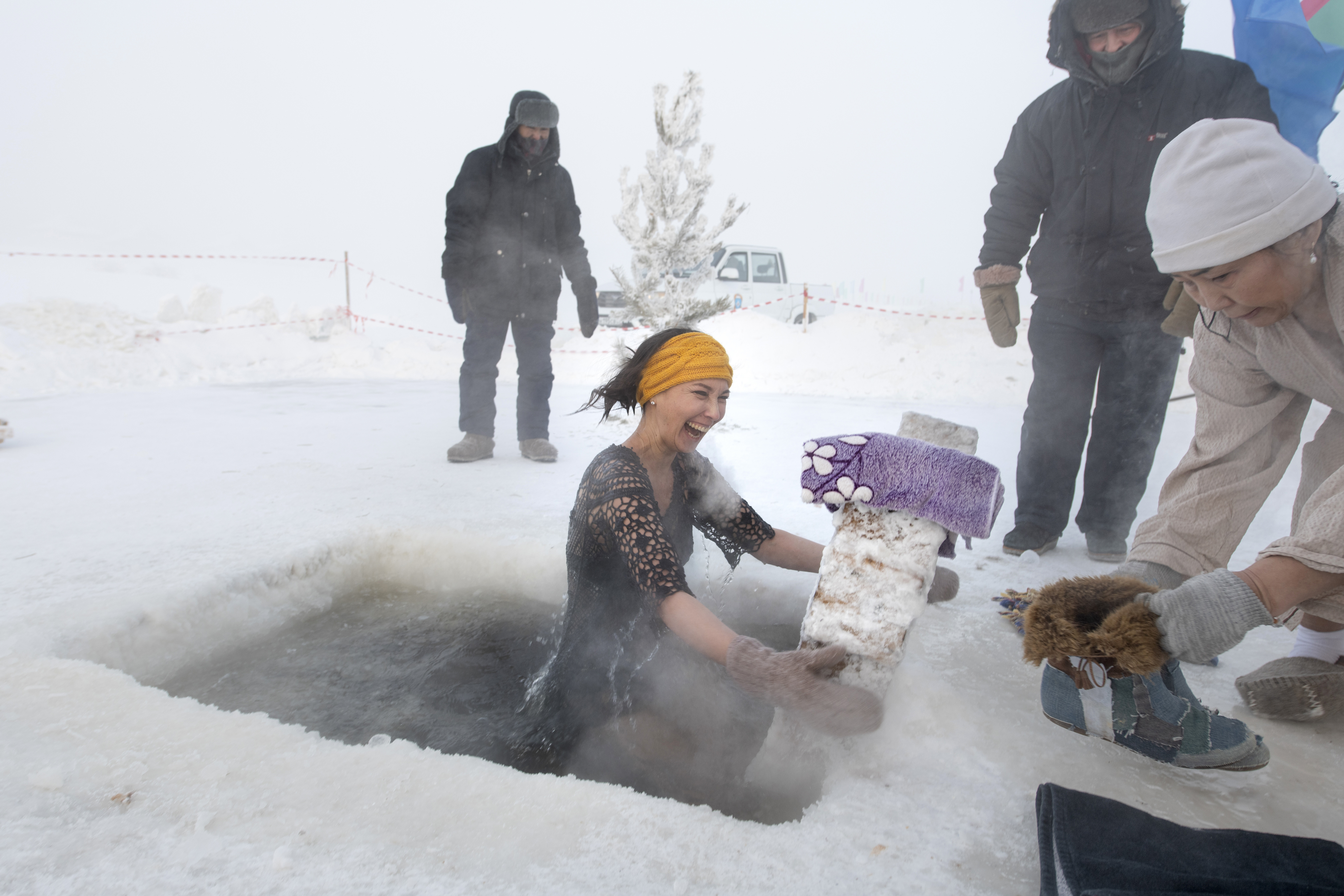 В Якутске крещенские купания состоялись при минус 56 градусах по Цельсию. Фото Tatiana Gasich / TASS / Scanpix / Leta