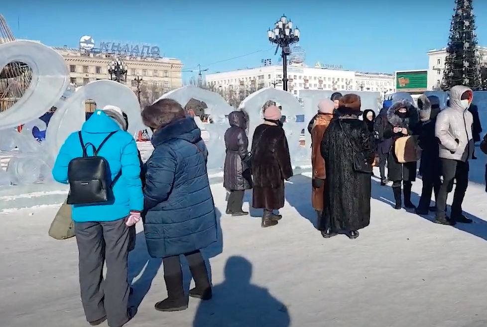 Участники акции протеста в Хабаровске 2 января. Скриншот видео YouTube Dvhab