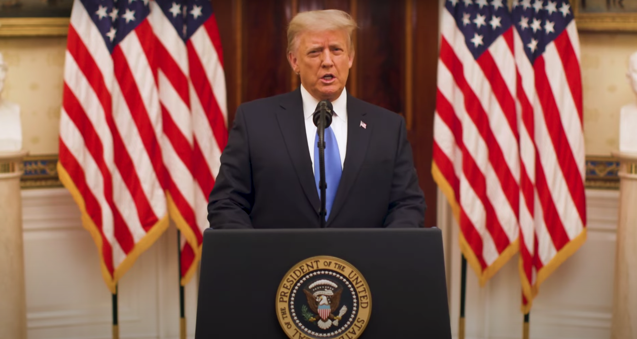 Трамп выступает с прощальной речью. Скриншот YouTube The White House