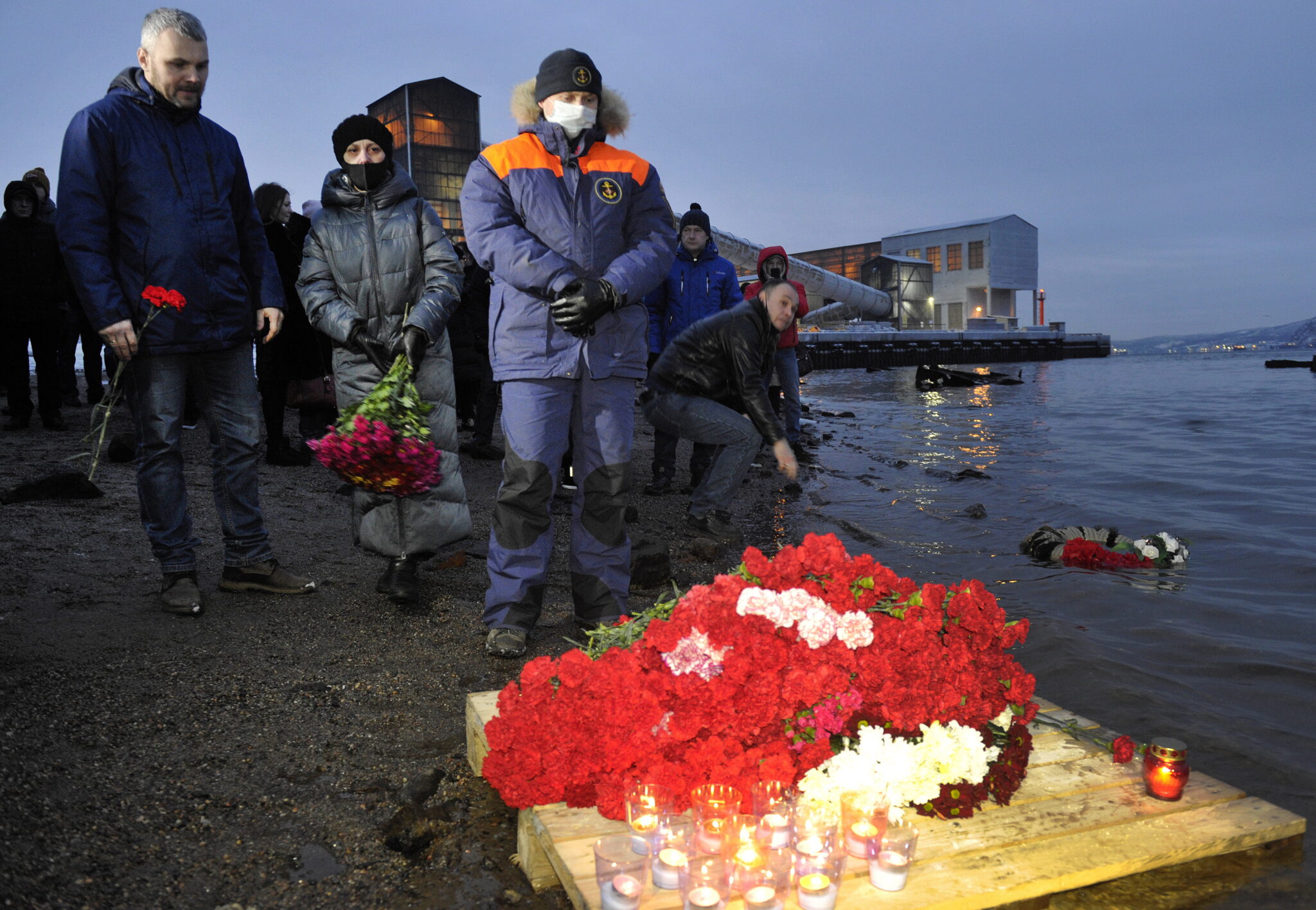 Акция памяти моряков, потерпевших крушение на "Онеге". Фото  Lev Fedoseyev/TASS/ Scanpix/Leta