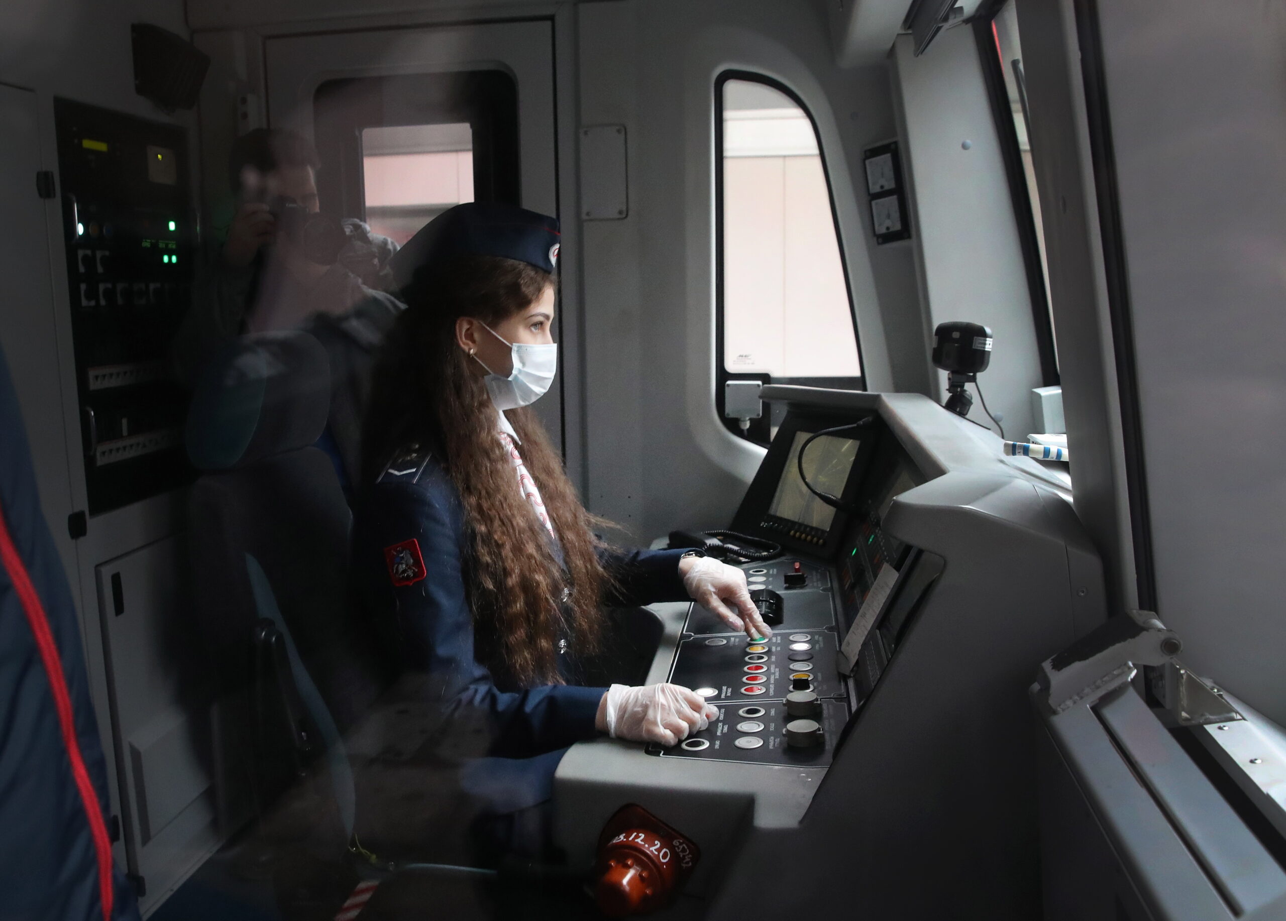 Женщина-машинист метро. Фото Vyacheslav Prokofyev / TASS / Scanpix / Leta