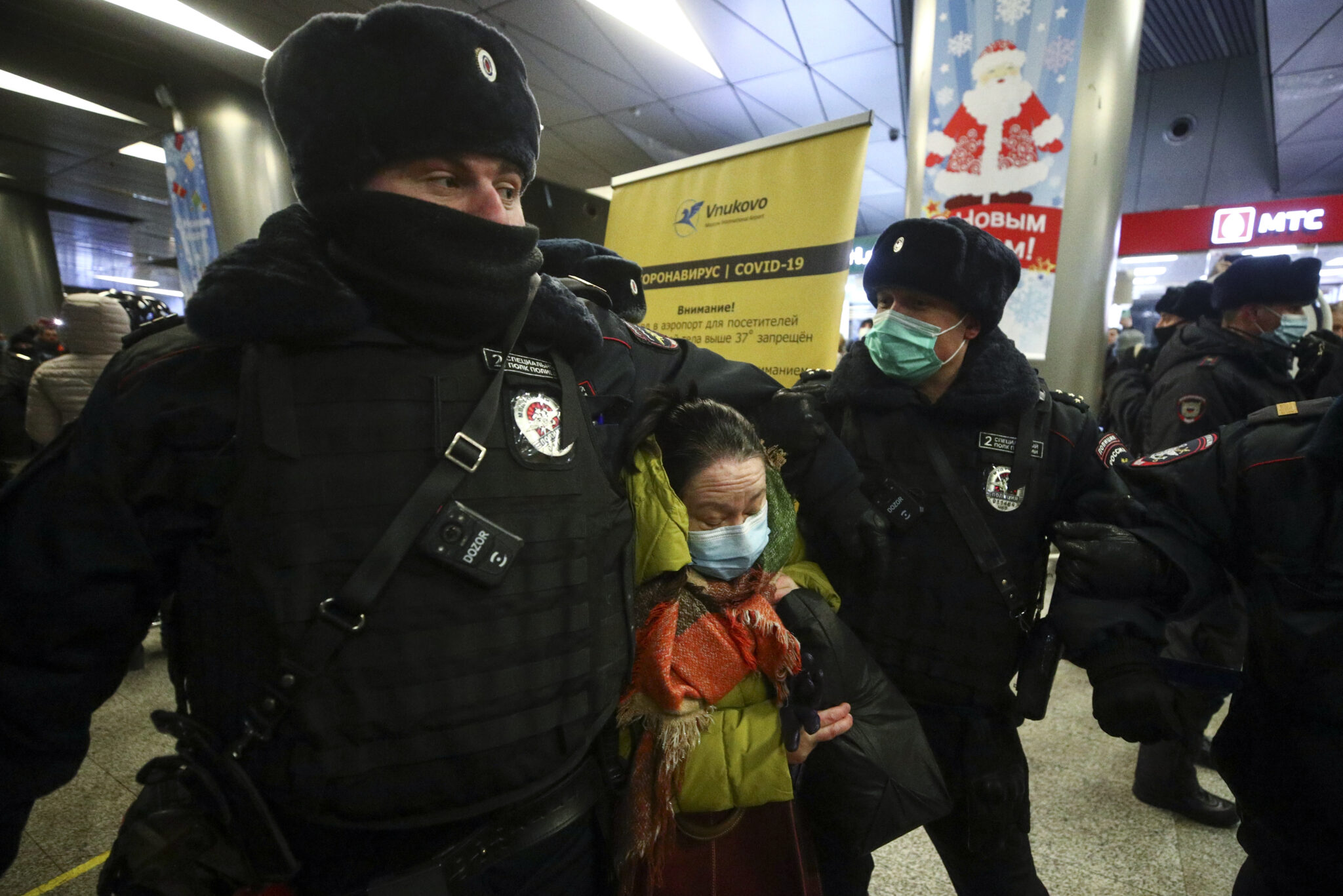 Задержание в аэропорту "Внуково". Фото Sergei Bobylev / TASS / Scanpix / Leta