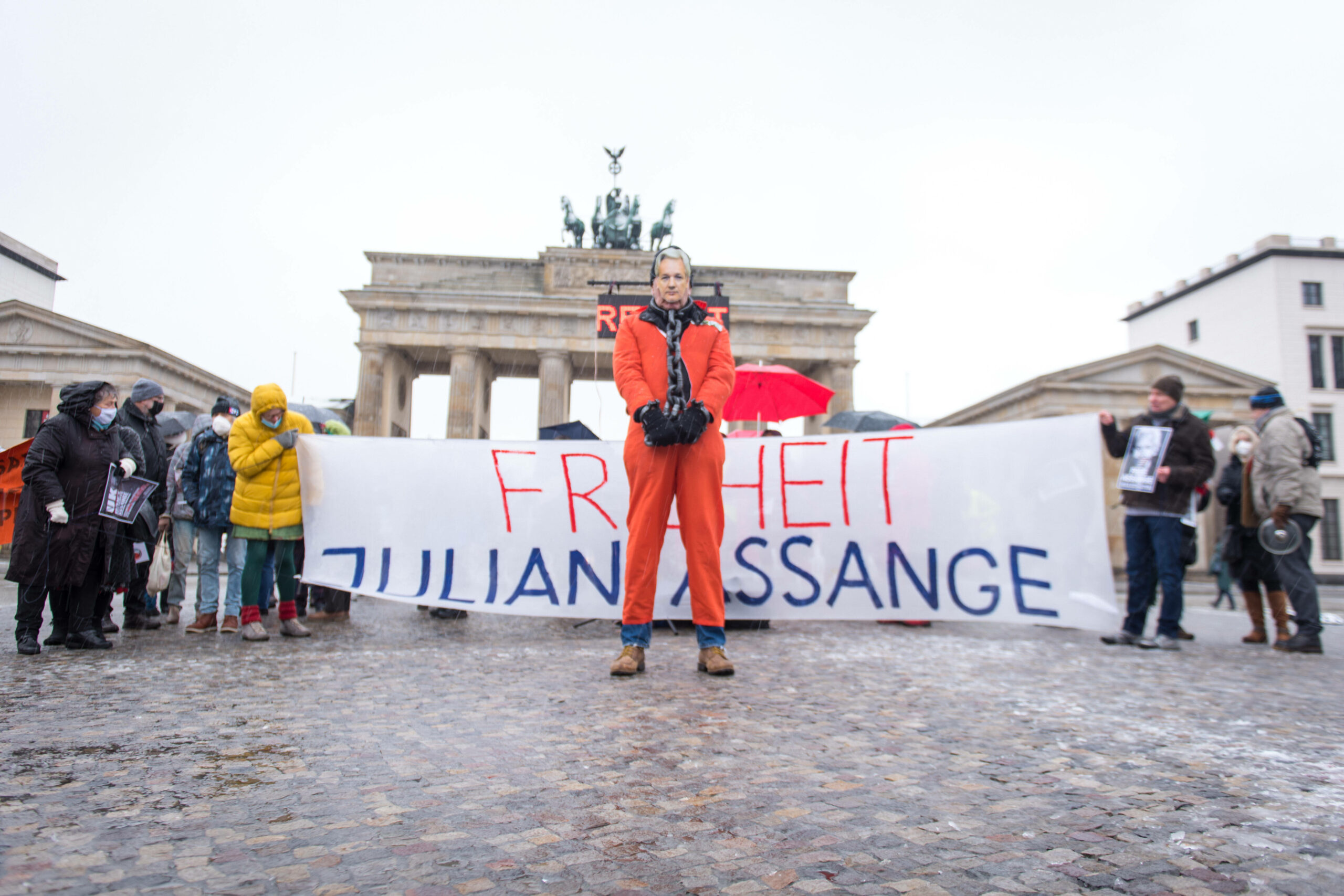 Акция протеста против экстрадиции Ассанжа в Берлине 3 января 2021 года. Фото imago images/Christian Spicker/Scanpix/Leta 