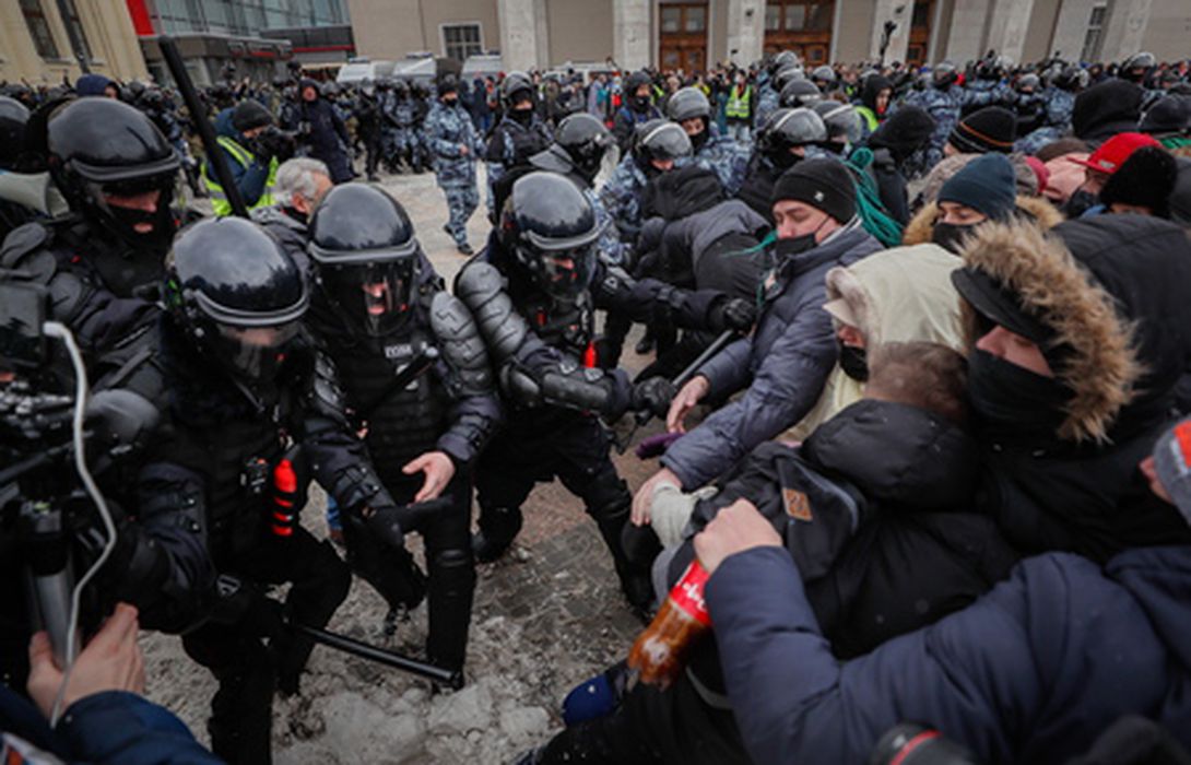 Протесты 31 января. Фото EPA/YURI KOCHETKOV/Scanpix/Leta 