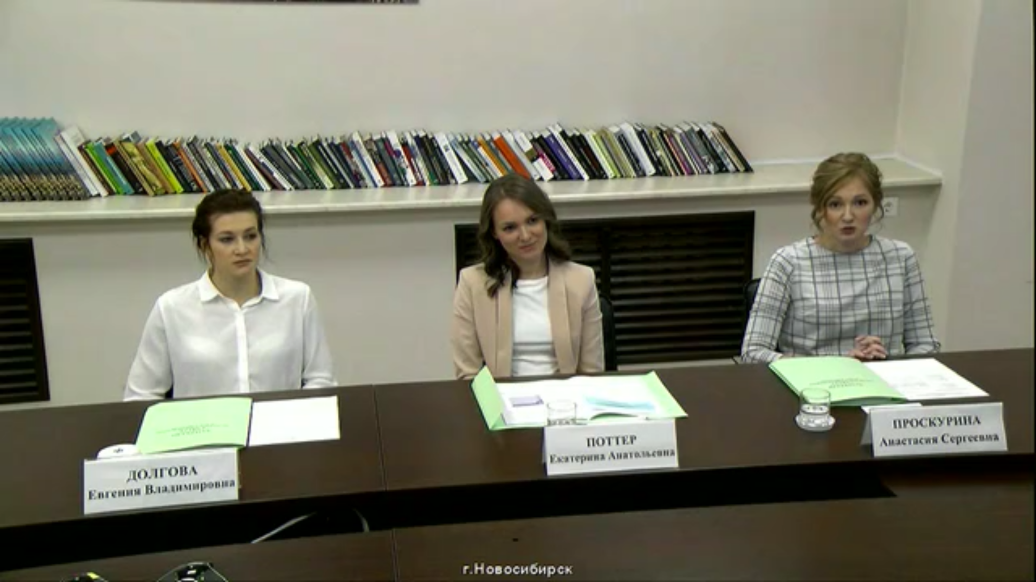 Анастасия Проскурина (справа). Скриншот видео с сайта Kremlin.ru