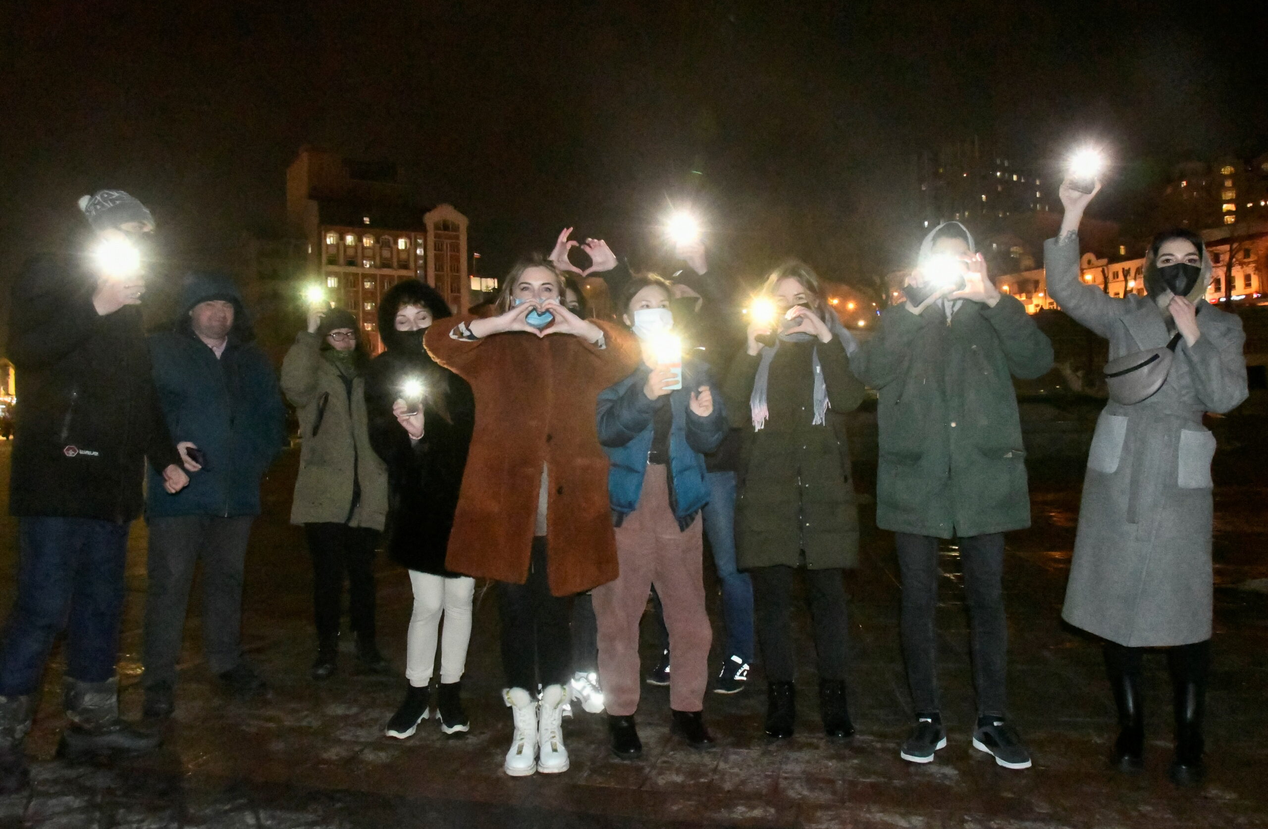 Акция с фонариками во Владивостоке. Фото REUTERS/Yuri Maltsev/Scanpix/Leta