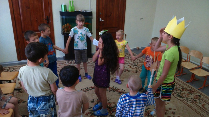 Дети в социально-реабилитационном центре для несовершеннолетних «Радуга» в Бузулуке. Фото с сайта центра