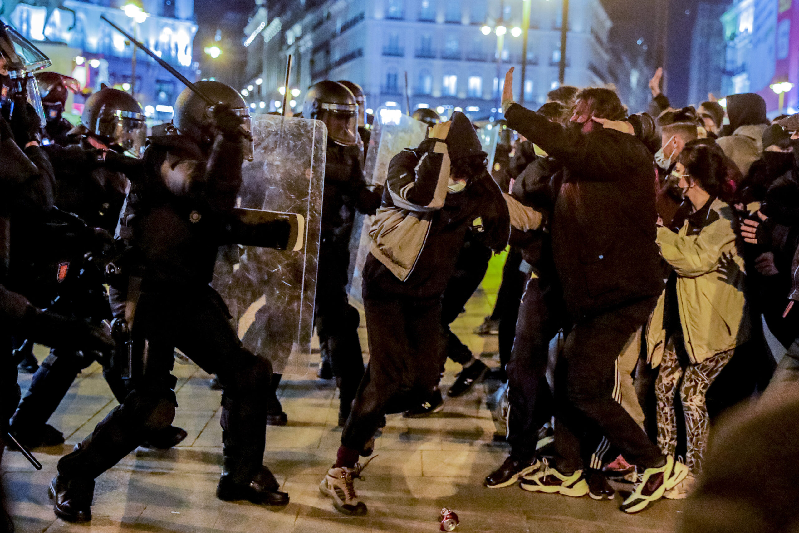 Стычки полиции и протестующих в Мадриде. Фото AP Photo/Manu Fernandez/Scanpix/Leta