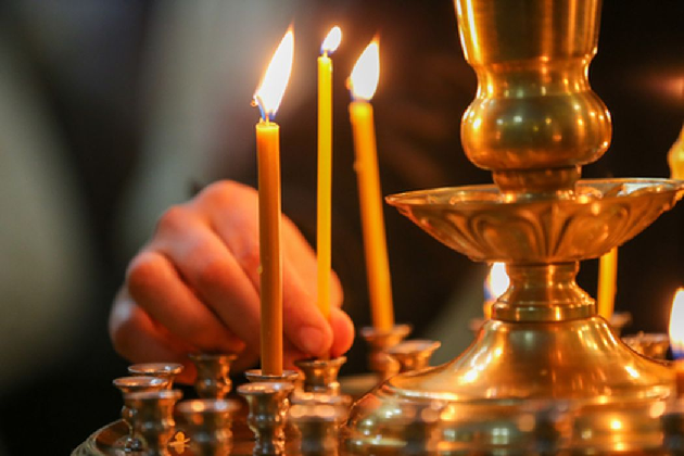 Свечи в церкви. Фото ТАСС / Scanpix / Leta