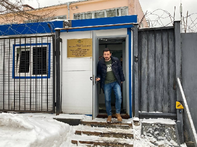 Илья Яшин после освобождения из ОВД. Фото «МБХ медиа»