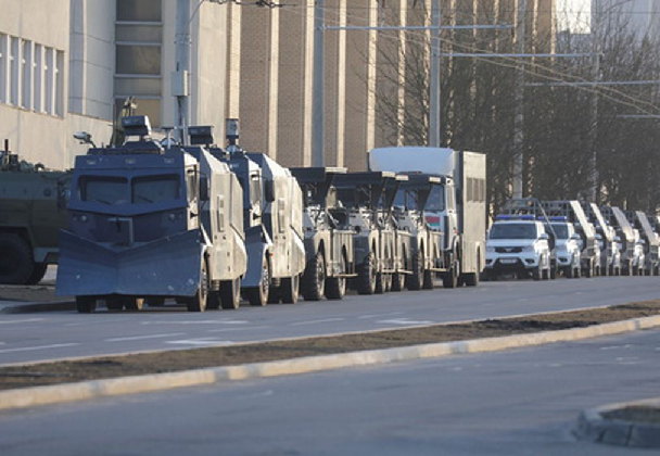 Автозаки в центре Минска. Фото Reuters/Scanpix/Leta