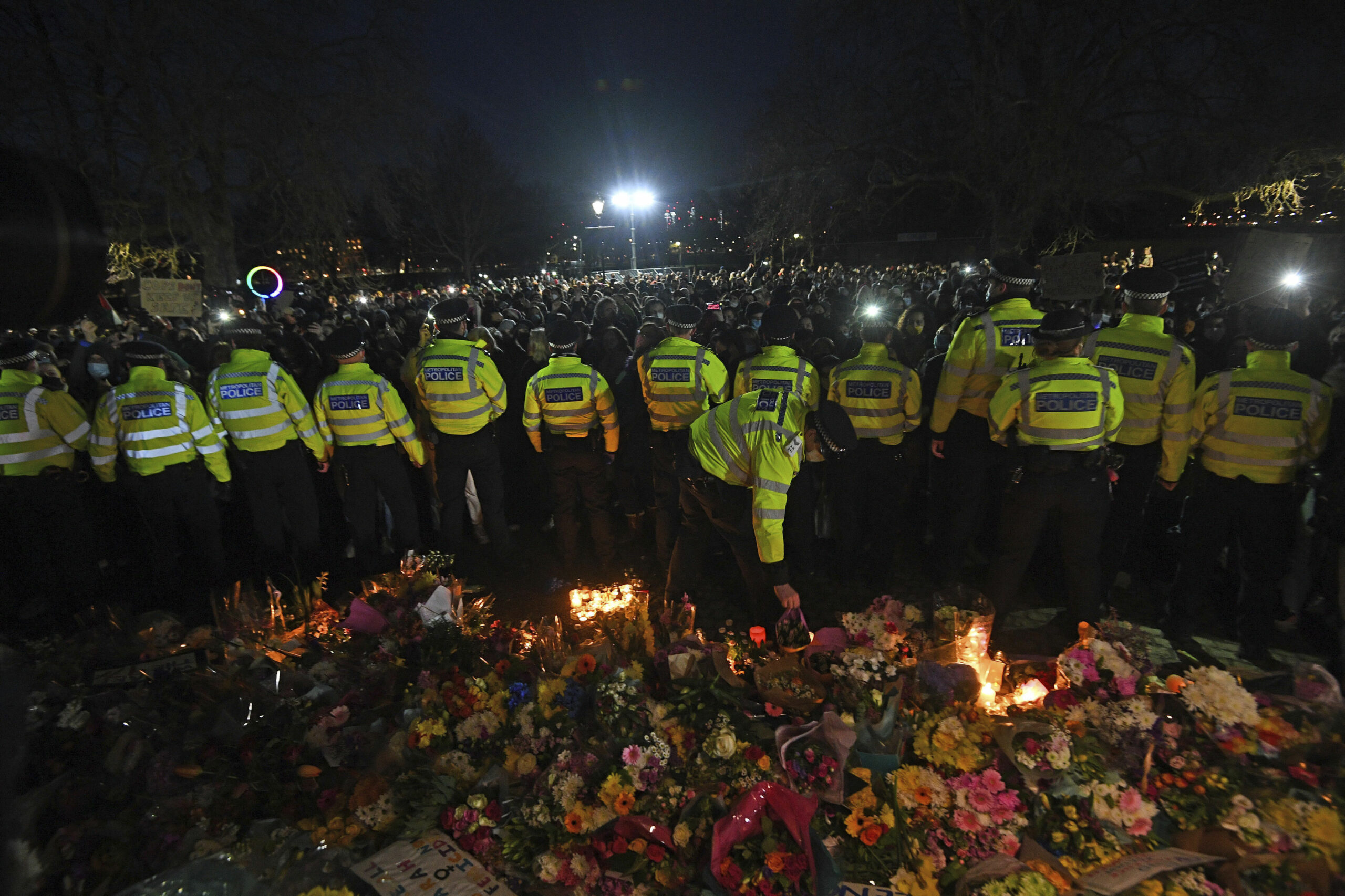 Оцепление полиции у мемориала. Фото (Victoria Jones/PA via AP/Scanpix/Leta