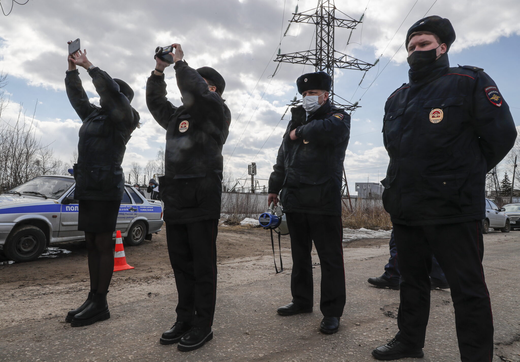 Полиция у стен ИК-2 в Покрове. Фото  EPA/SERGEI ILNITSKY/Scanpix/Leta
