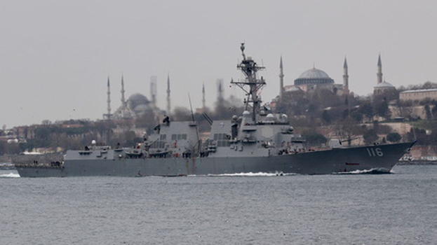 Эсминец ВМС США USS Thomas Hudner в проливе Босфор. Фото Reuters/Scanpix/Leta