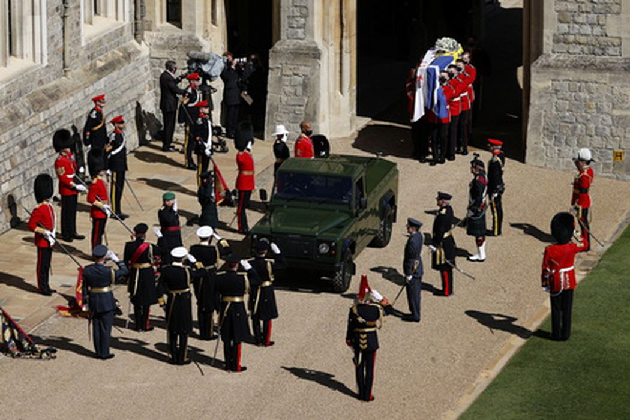 Катафалк Land Rover, в котором доставили тело принца Филиппа, разработанный по его личному проекту. Фото Reuters/Scanpix/Leta