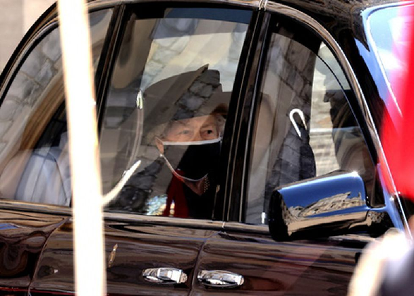 Королева Елизавета II прибыла на похороны супруга принца Филиппа. Фото Reuters/Scanpix/Leta