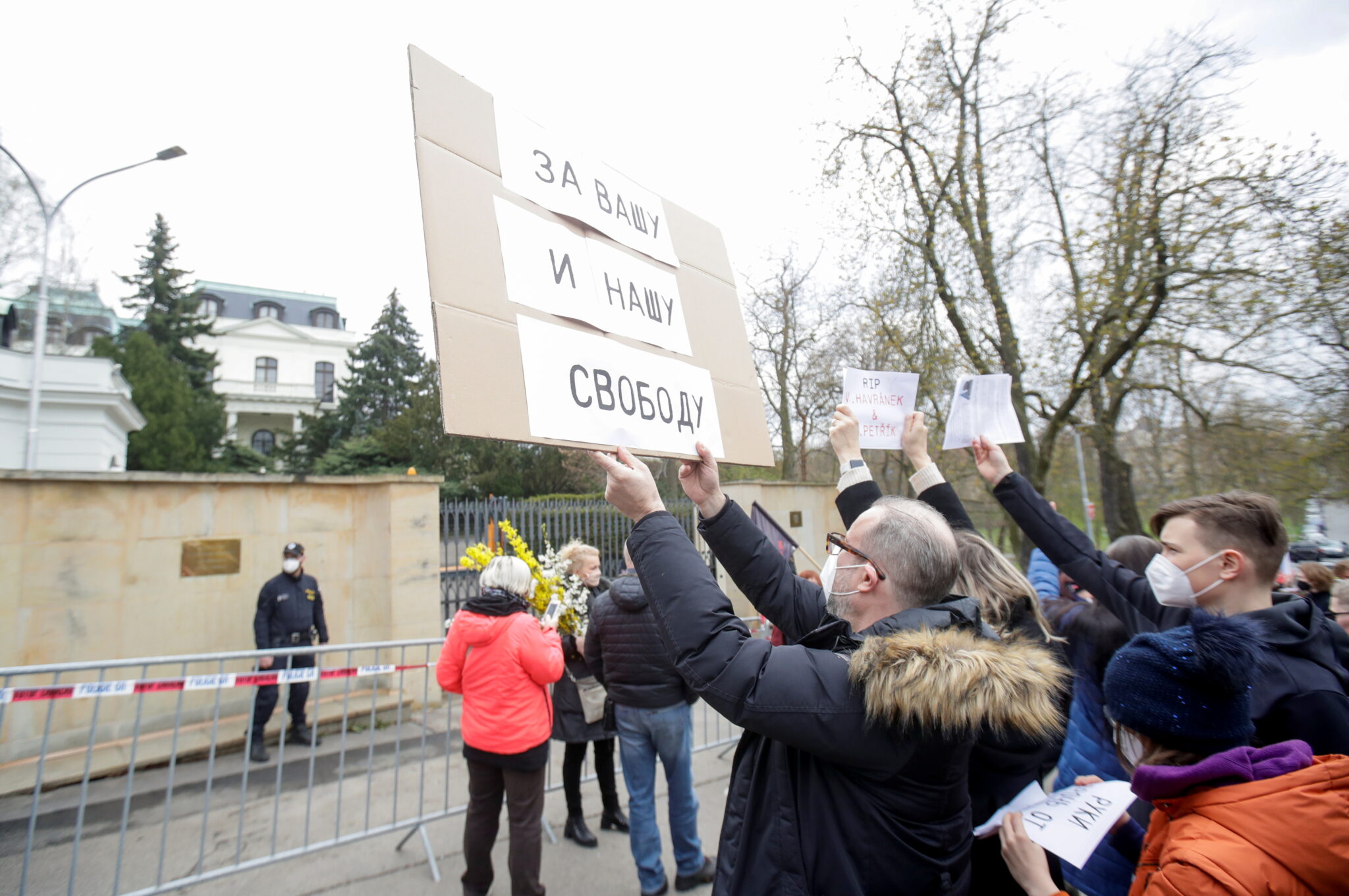 Акция протеста у посольства РФ в Чехии, Фото  REUTERS/David W Cerny/Scanpix/Leta