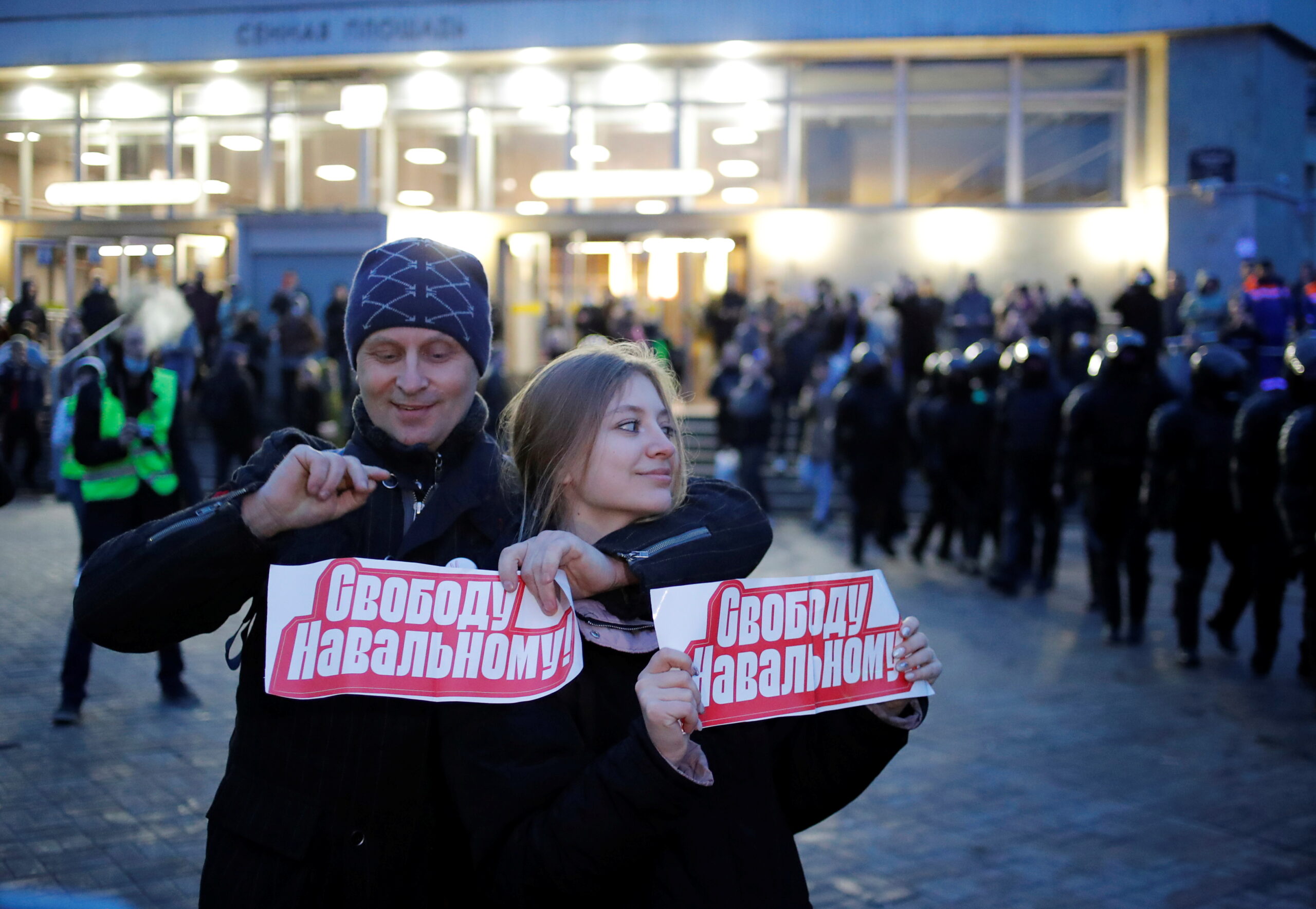 Участники акции в Петербурге. Фото  REUTERS/Anton Vaganov/Scanpix/Leta