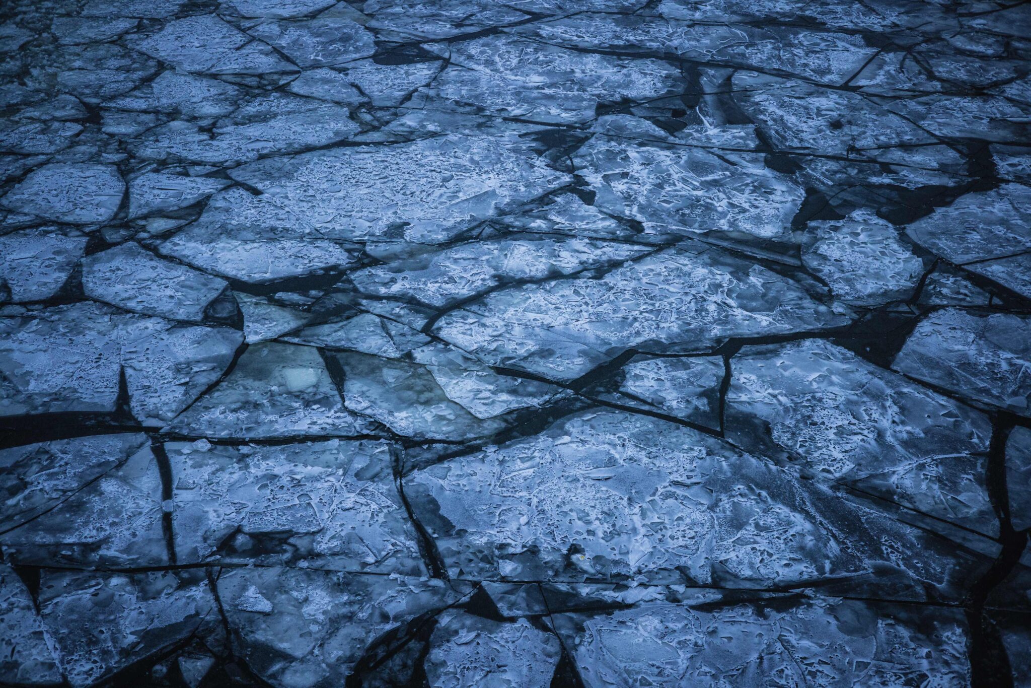 Льдины на реке. Фото DIMITAR DILKOFF / TASS / Scanpix / Leta
